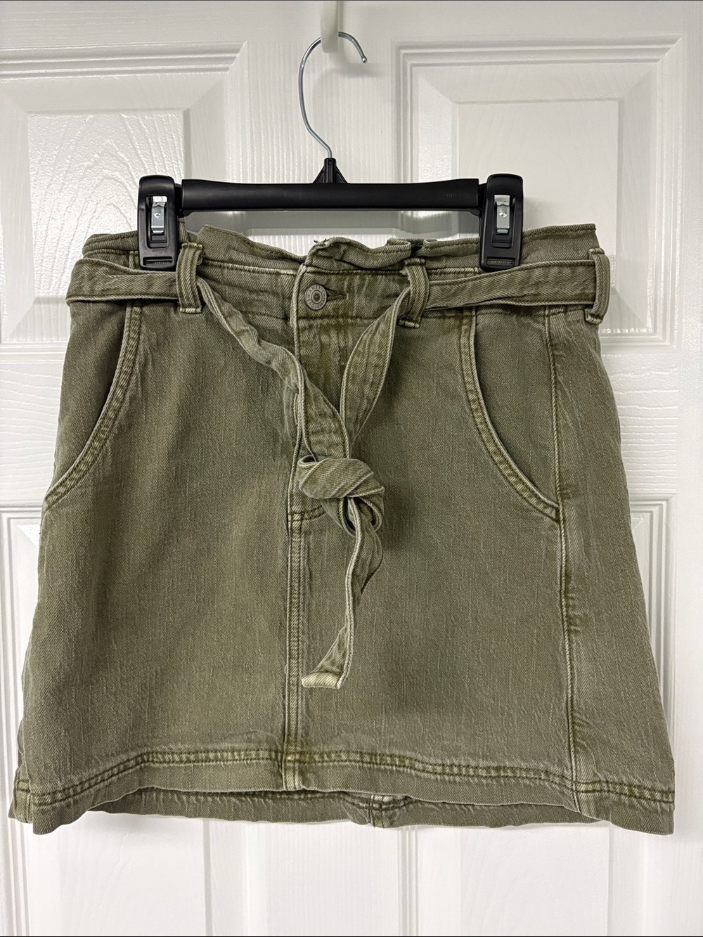 American Eagle Outfitters Women’s Olive Tie-Belt Denim Mini Skirt size 2